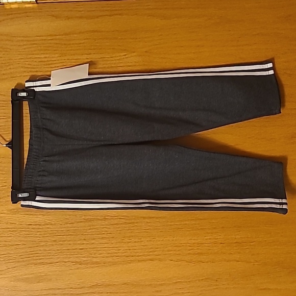 C.W. Sport Pants - NWT C.W. Sport Heathered Gray with White Stipes Capri Pants Size Large